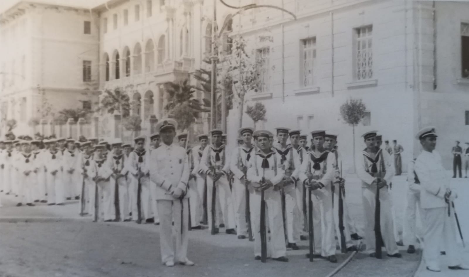Formación de Flechas Navales